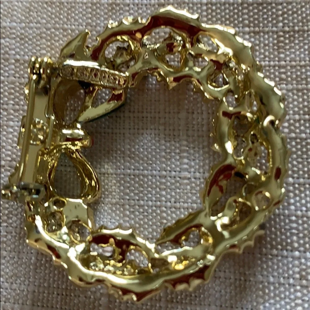 Gerry’s Christmas Wreath Pin/Brooch VTG Gold Tone Red Green Enamel Bow Holiday